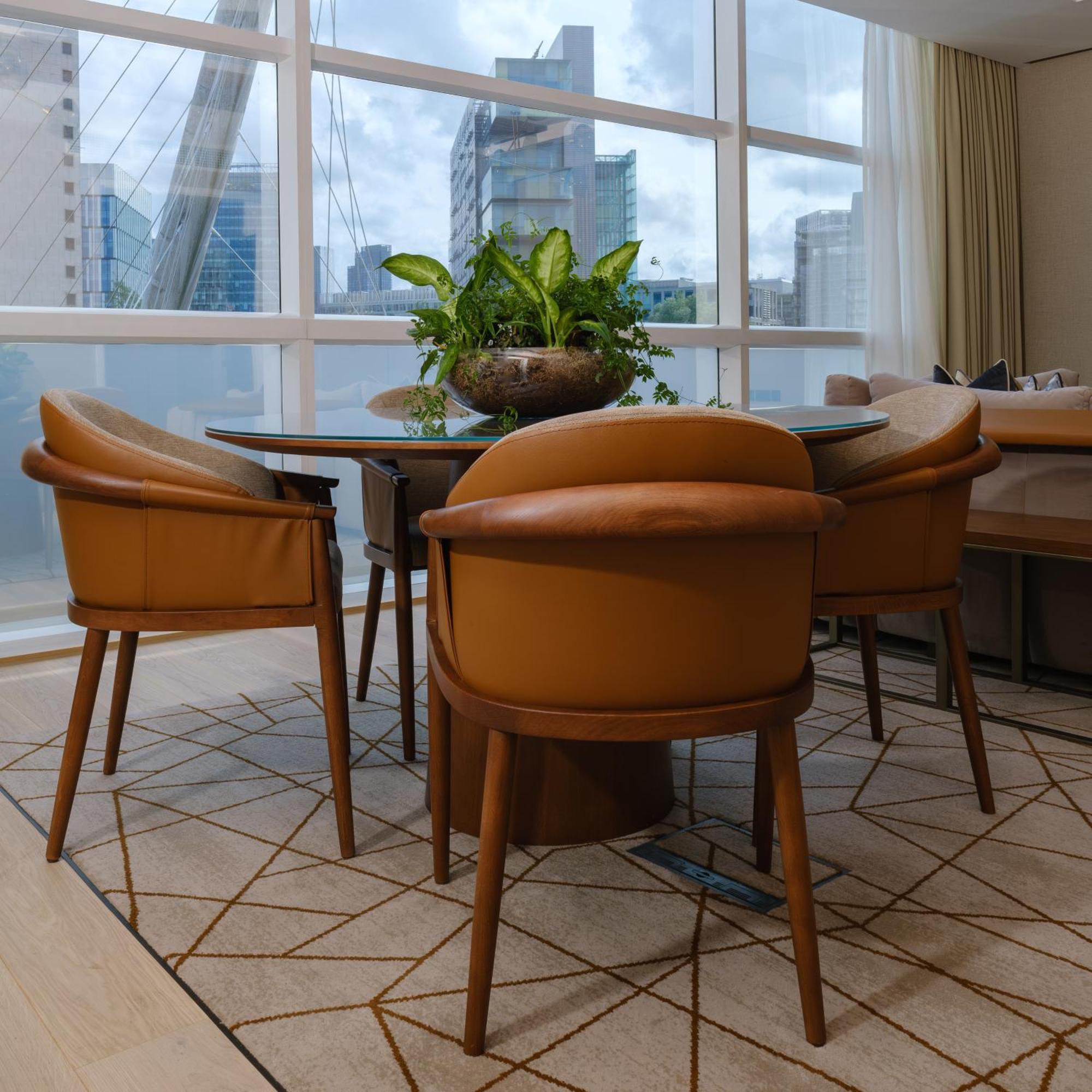 The Lowry Hotel Manchester Exterior foto A meeting room at the office of a law firm in Singapore